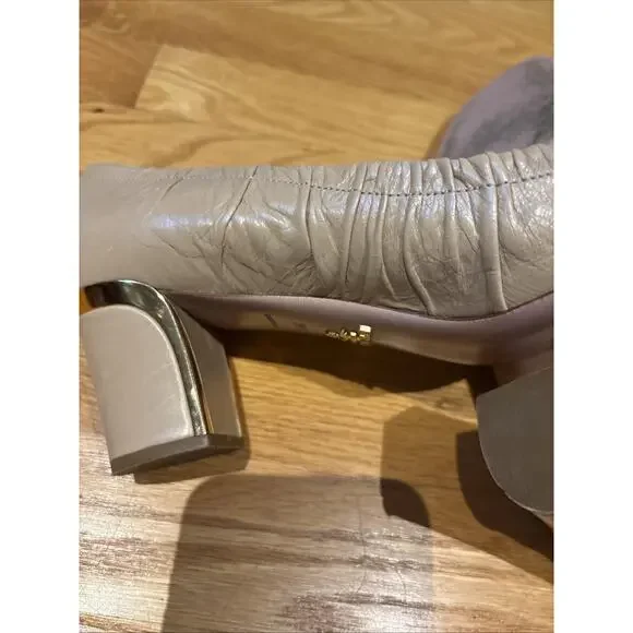 PRADA Nude tan Leather Gold Trim Chunky Heel Pump Flower Embellishment 38 1/2 8 - Picture 14 of 16